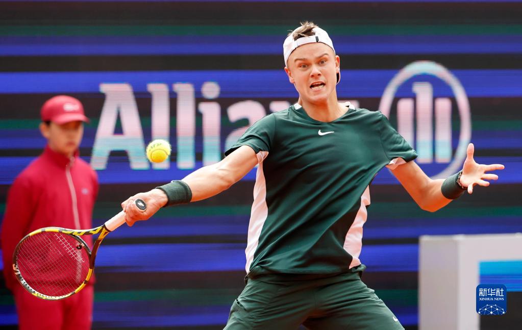 现出令人惊 现出令人惊